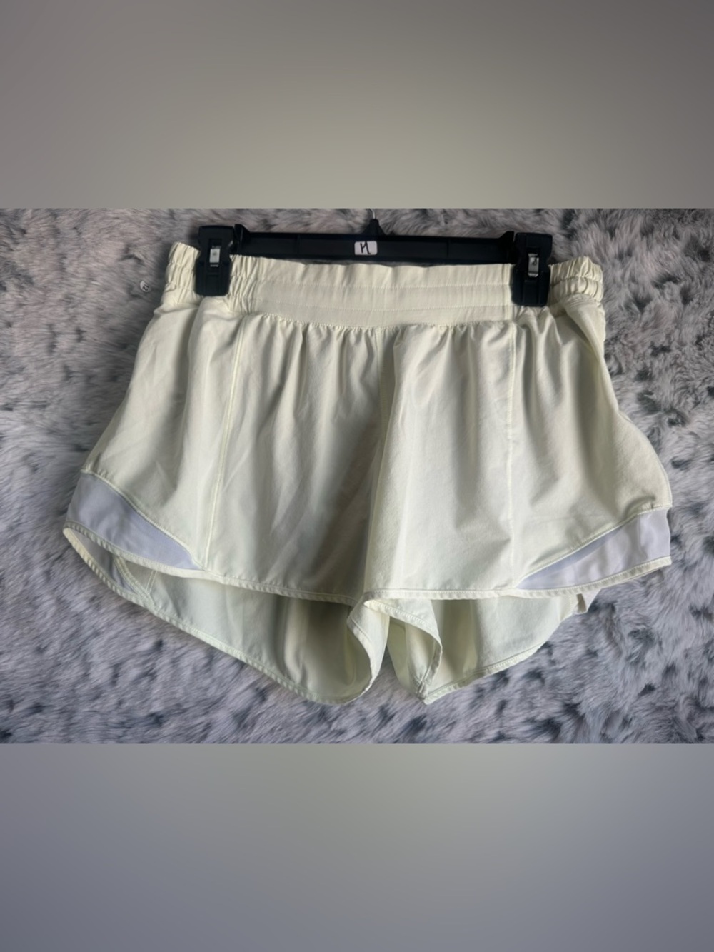 330. Lululemon Hotty Hot Low-Rise Lined Short 2.5"sz 12